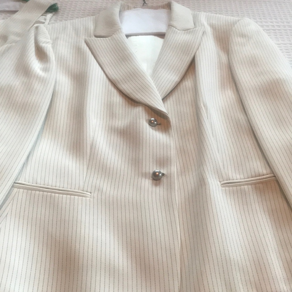 Ladies three piece suit. Great condition..